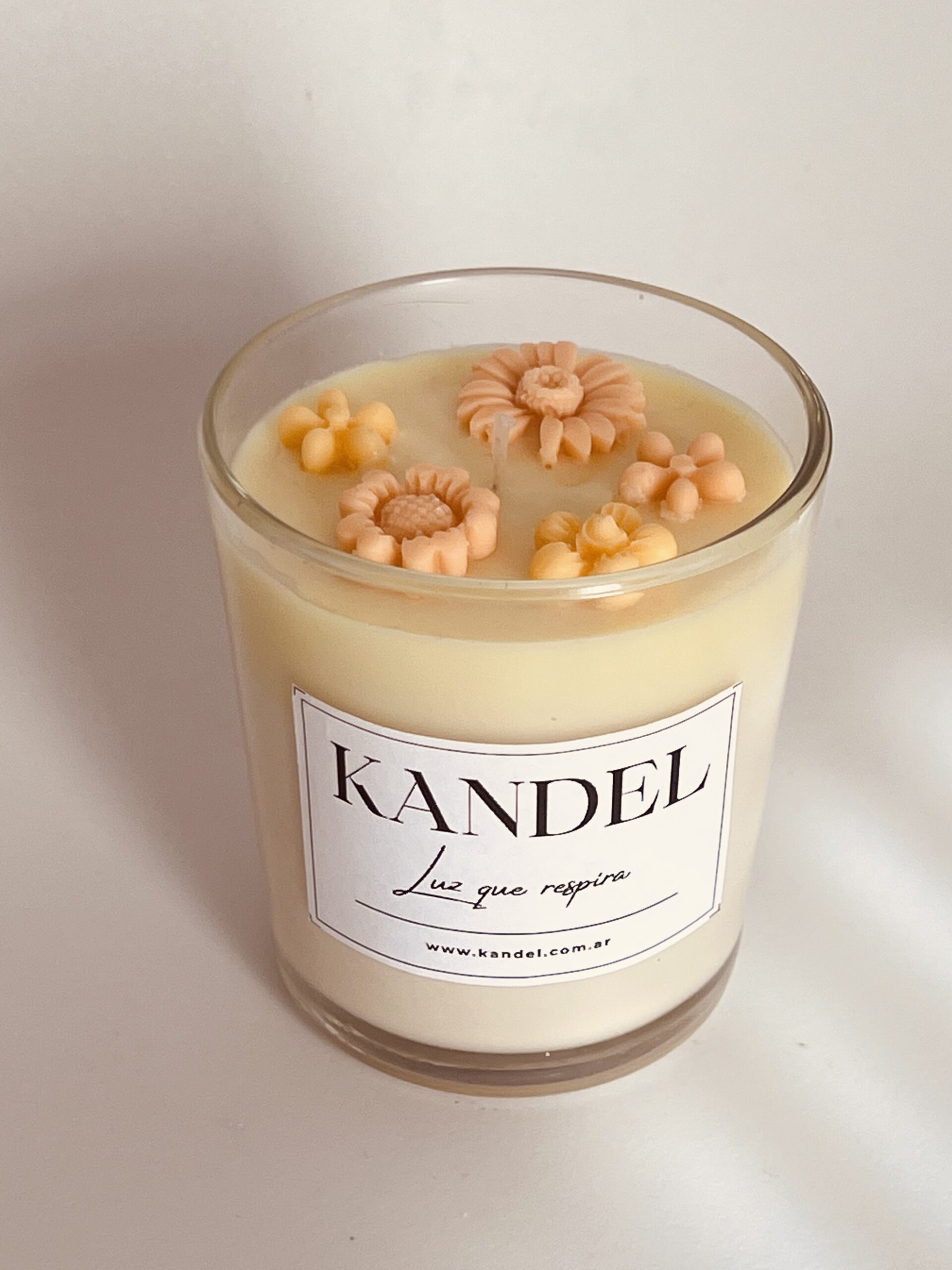 Vela "Natural con Margaritas Pequeñas"