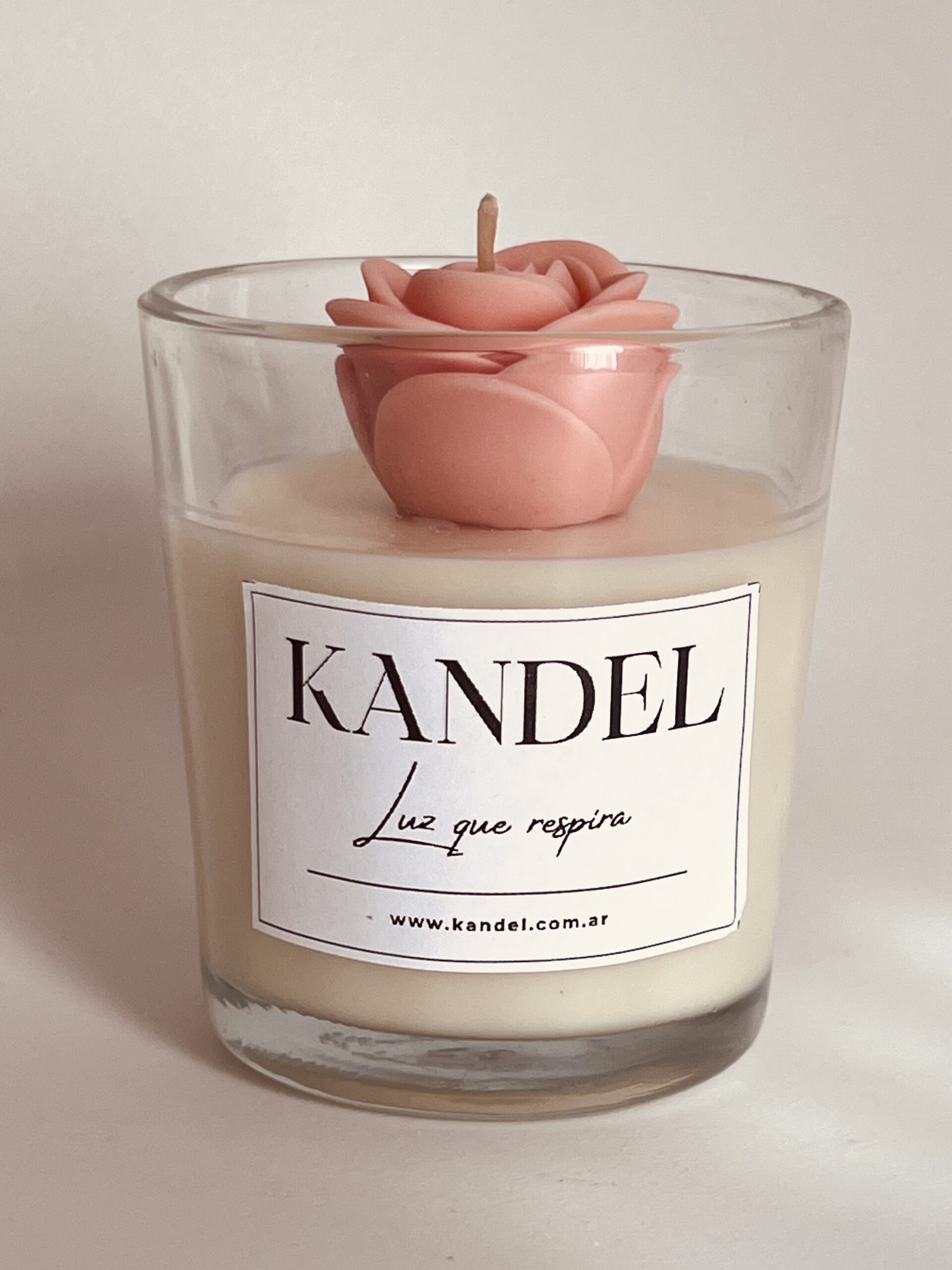 Vela con Rosa “Encanto” - Imagen 3