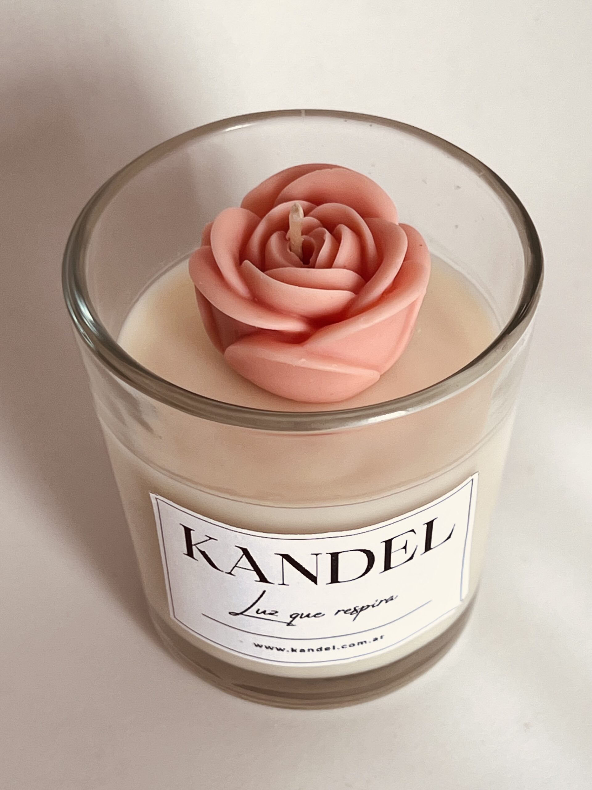 Vela con Rosa “Encanto” - Imagen 2